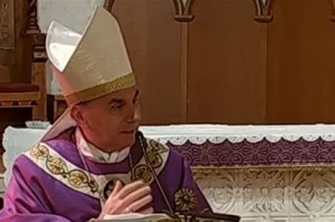 Foto di Monsignor Giuseppe Laterza durante gli incontri istituzionali a Bangui