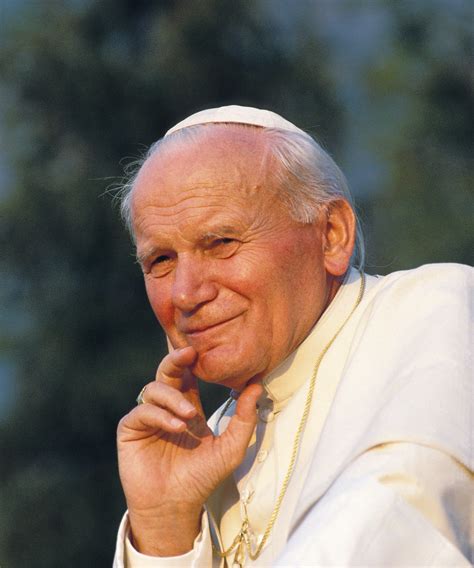 Ritratto di Giovanni Paolo II con un'espressione decisa