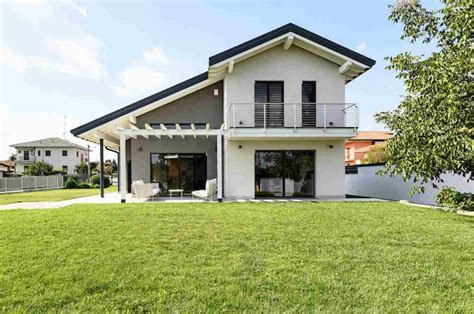 foto di una casa prefabbricata donata ad Amatrice
