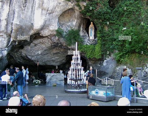Panoramica delle recenti modifiche infrastrutturali intorno alla Grotta di Lourdes
