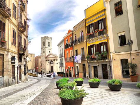 Mappa storica o veduta aerea del quartiere Villanova di Cagliari che evidenzia la posizione della chiesa rispetto al colle di Castello.