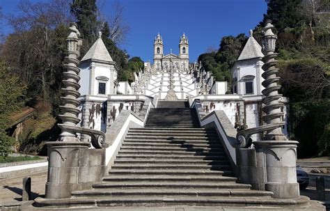 Schema della scalinata del Bom Jesus do Monte e il percorso simbolico verso la chiesa