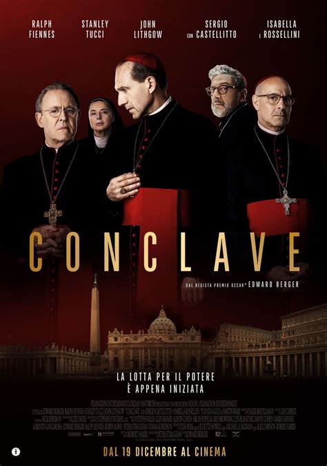 Locandina del film Conclave, stile solenne con simboli vaticani e silhouette dei cardinali