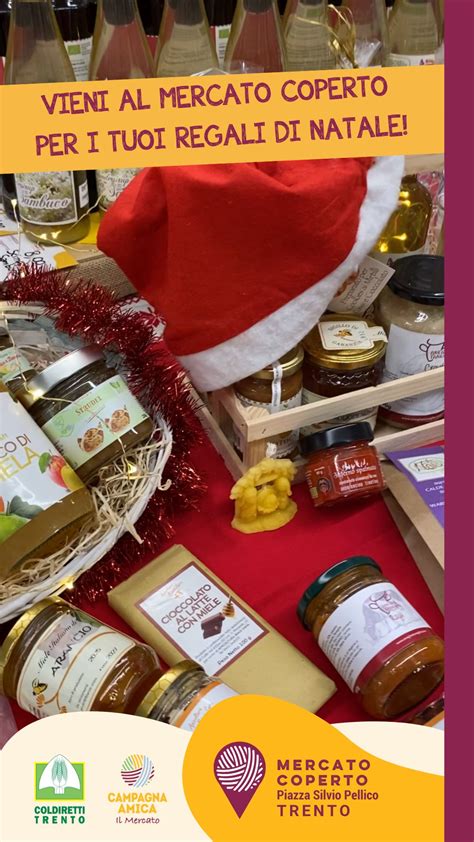 Esposizione dei prodotti artigianali (elisir, miele e cosmetici) venduti nello shop dell'abbazia