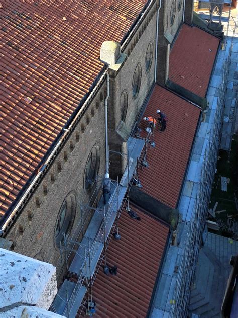 Dettaglio delle facciate esterne della chiesa durante il restauro