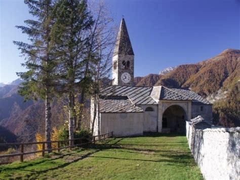 Vista esterna della Parrocchiale di Santa Maria Assunta a Elva