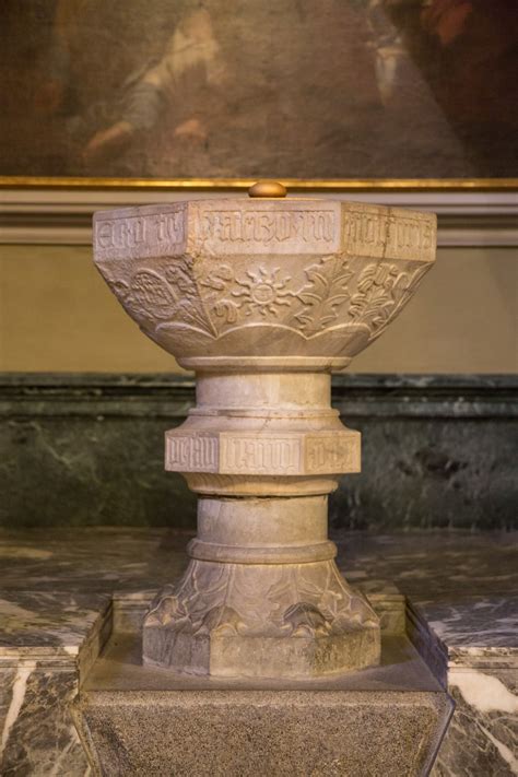 Dettaglio del Fonte Battesimale nella Parrocchiale di Elva