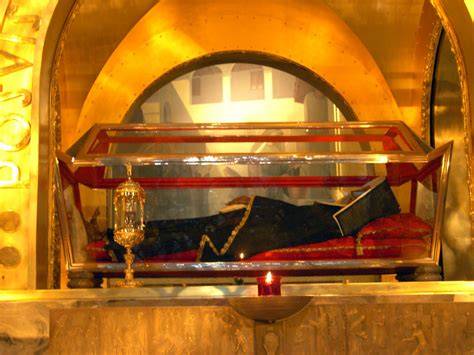 Corpo di Santa Rita da Cascia nell'urna di cristallo