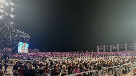 fedeli in preghiera a San Giovanni Rotondo