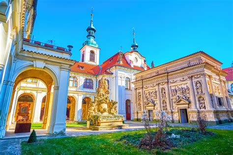 La Santa Casa di Loreta a Praga, con le sue elaborate decorazioni esterne