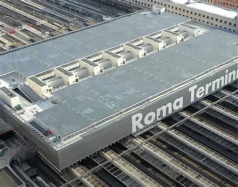 Veduta aerea della Stazione Termini con il nuovo parcheggio sopraelevato