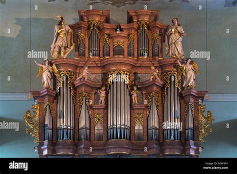 Disegno di cantoria barocca con organo