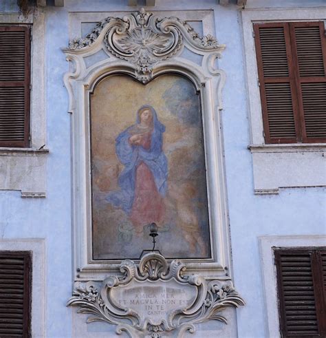 Affresco settecentesco dell'Immacolata in piazza della Rotonda
