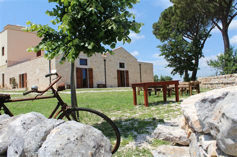 Facciata Agriturismo Casale Torre San Magno in tufo