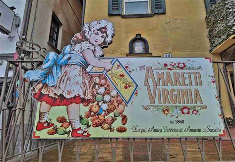 foto tematica del borgo di Sassello con richiami agli amaretti