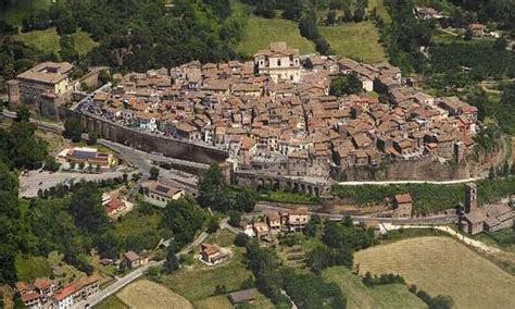 Veduta panoramica di Gallese con la Rocca fortificata