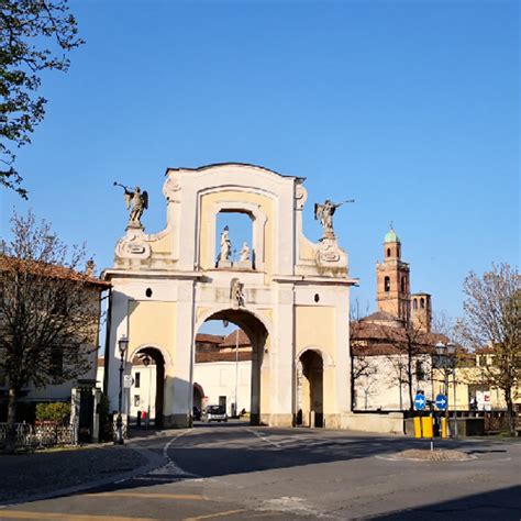 Arco di Porta di Gallese, ingresso al centro storico