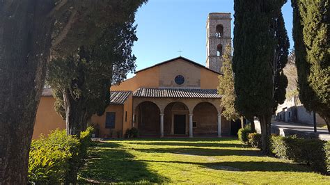 Facciata e campanile della Basilica di San Famiano a Gallese