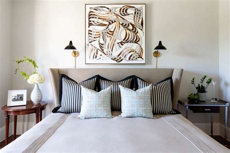 Example of a stylishly decorated bedroom with a focus wall