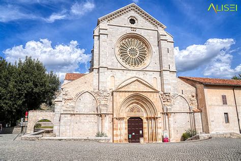 Foto della facciata della chiesa abbaziale di San Felice