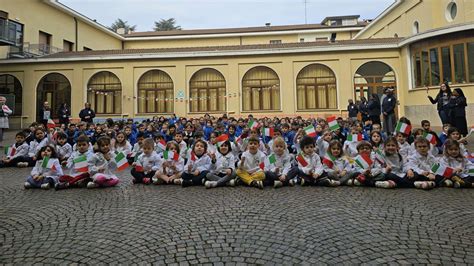 Foto storica della Scuola Sacro Cuore o di Carlo Liviero con i primi alunni