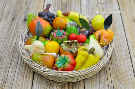 composizione di frutta martorana e ossa dei morti