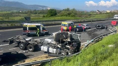 Incidente stradale tra furgone e camion sulla A1 in Croazia
