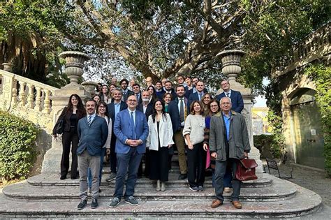 Collage di ritratti dei docenti e ricercatori della Facoltà