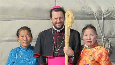 Foto di Padre Giorgio Marengo in Mongolia con la sua comunità