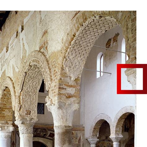 Dettaglio dei capitelli longobardi nella cripta dell'Abbazia di Nonantola