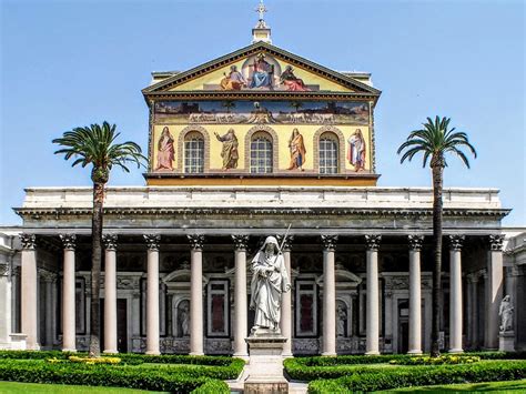 Facciata dorata della Basilica di San Paolo fuori le Mura