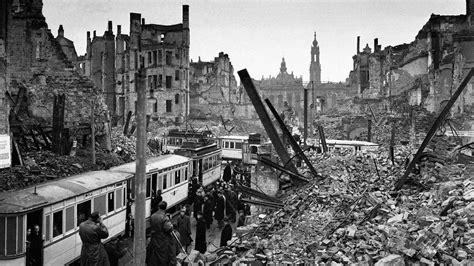 Immagini storiche dei bombardamenti su Bengasi durante la Seconda Guerra Mondiale