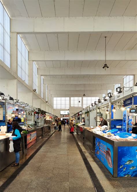 Foto tematica del Mercado de Abastos di Santiago con prodotti freschi