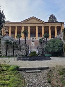 foto di Villa San Carlo di Costabissara o illustrazione delle icone bibliche di Betània e del pozzo di Giacobbe