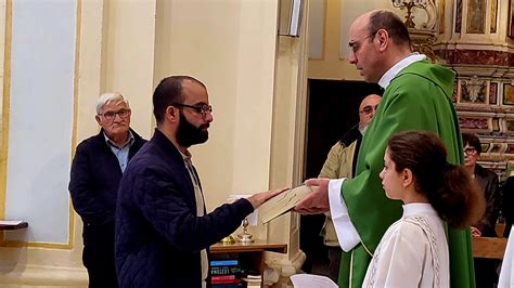 Foto di gruppo di catechisti in un convegno diocesano