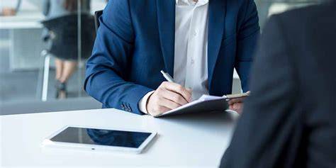 infografica sulle diverse prospettive bibliche del lavoro