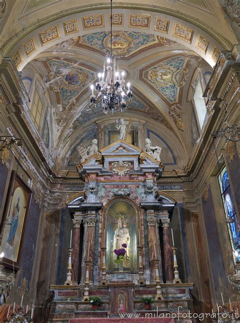 Foto interna della Chiesa Parrocchiale di Quargnenta, focalizzata sull'altare della Madonna