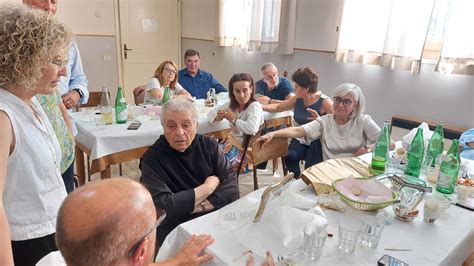 Foto di un gruppo di adulti in incontro di formazione dell'Azione Cattolica