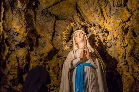 Illustrazione o dipinto raffigurante le apparizioni mariane a Castelpetroso