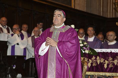 Foto dell'Arcivescovo Michele Seccia durante una funzione o un evento pubblico