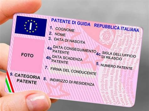 Infografica: Passaggi per l'ottenimento della patente di guida in Italia