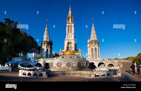 Veduta panoramica del Santuario di Lourdes con la Basilica dell'Immacolata Concezione in evidenza