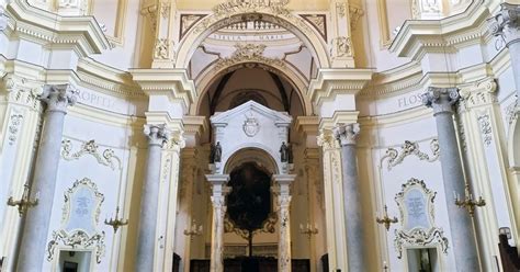 Foto esterna del Santuario della Madonna di Trapani con la sua facciata in pietra