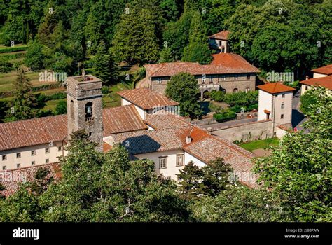 Veduta aerea dell'Abbazia di Sassovivo tra i boschi