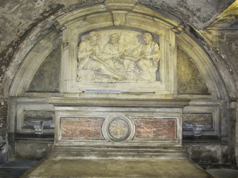 Schema che mostra la struttura di un altare paleocristiano con reliquie
