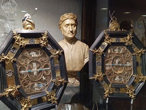 Raffigurazione di diverse tipologie di reliquiari antichi e medievali