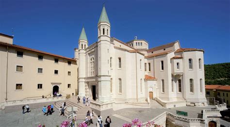 Panorama di Cascia con la Basilica e la campagna umbra