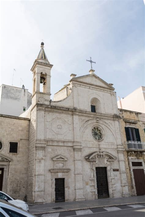 Veduta esterna della Chiesa di Santo Stefano a Molfetta durante la Settimana Santa