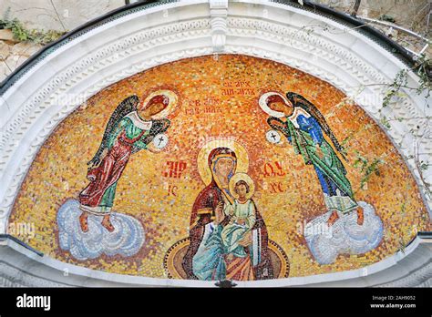 Mosaico raffigurante Maria Regina con Angeli in Paradiso