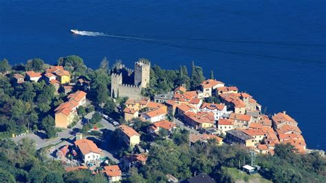Illustrazione del Castello di Rezzonico sul Lago di Como